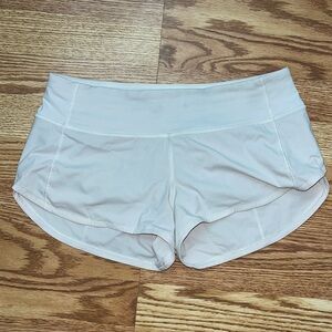 Lulu Lemon White size 4 Speed Up Low-rise lined short, 2.5”